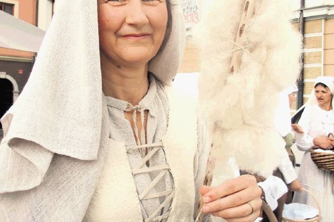 Ester Obid – puntarska žena, oblečena v oblačila tedanjega najnižjega sloja. 