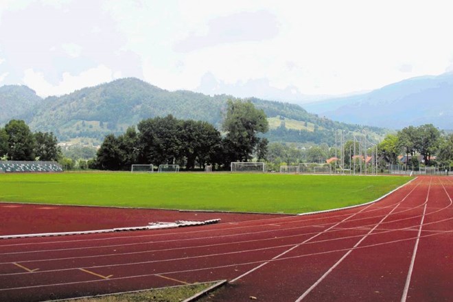 Blejski športni park Bledec: atletov nimajo, nogometni gostje bežijo. 