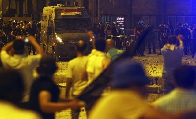 Srditi spopadi med policijo in podporniki Mursija (foto)