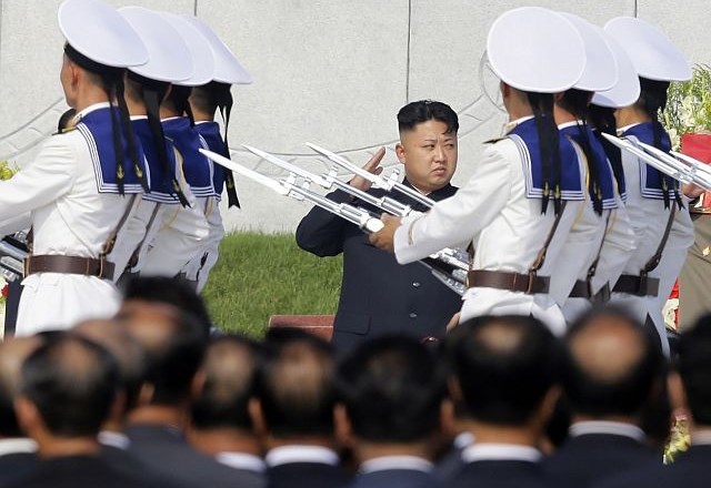 Kim Jong Un je danes otvoril pokopališče veteranov. (foto: Reuters) 