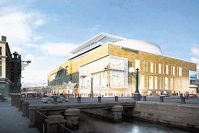 Ob starem Mariinskem gledališču v Sankt Peterburgu je deset let raslo novo operno in baletno gledališče Mariinski II, ki so...