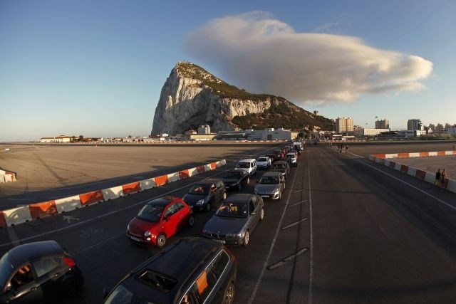 Proti Gibraltarju so zaplule britanske bojne ladje