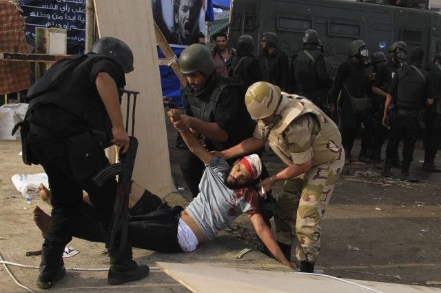 Kriza v Egiptu: Premier Beblavi pojasnil nujnost ukrepanja – Odstopil podpredsednik Baradej – Kerry: Egipčani morajo stopiti...