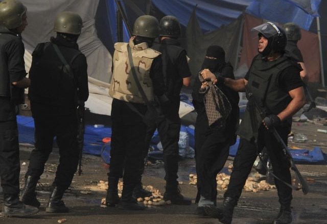 Kriza v Egiptu: Premier Beblavi pojasnil nujnost ukrepanja – Odstopil podpredsednik Baradej – Kerry: Egipčani morajo stopiti...