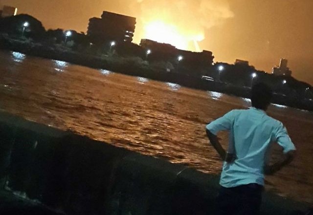 Eksplozija in požar na indijski podmornici: potrdili, da je nesreča terjala smrtne žrtve (video)