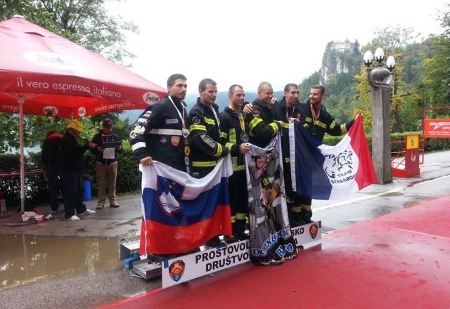 Dvojna slovenska zmaga pred Francozi, v kategoriji dvojic Domen Pavlič, Matic Zupan, Anže Habjan, Gregor Stanonik. 