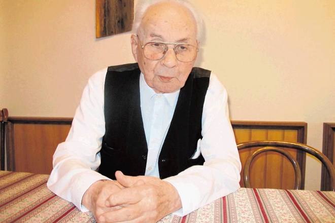 Mihael Trdin, najstarejši občan Črnega grabna in najstarejši duhovnik v ljubljanski nadškofiji, že osem let biva v...