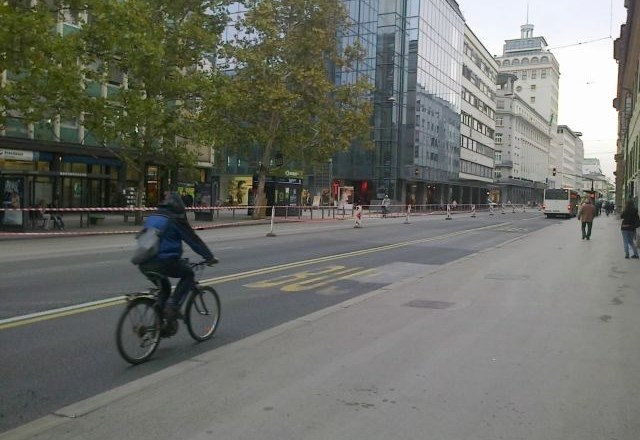 Slovenska cesta brez avtomobilov: kolesarji navdušeni, vozniki malo manj (foto in video)
