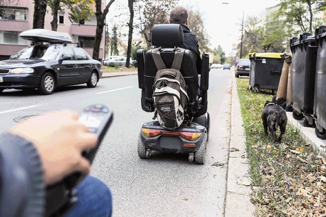 Medtem ko, po besedah predsednika ljubljanskega društva paraplegikov Gregorja Gračnerja, ovir za invalide v mestnem središču...