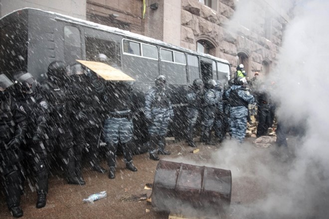 Ukrajinski predsednik: Varnostne sile ne bodo uporabile sile proti mirnim protestnikom (foto in video)