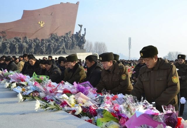 Na slovesni obeležitvi smrti Kim Jong Ila več tisoč ljudi (foto)