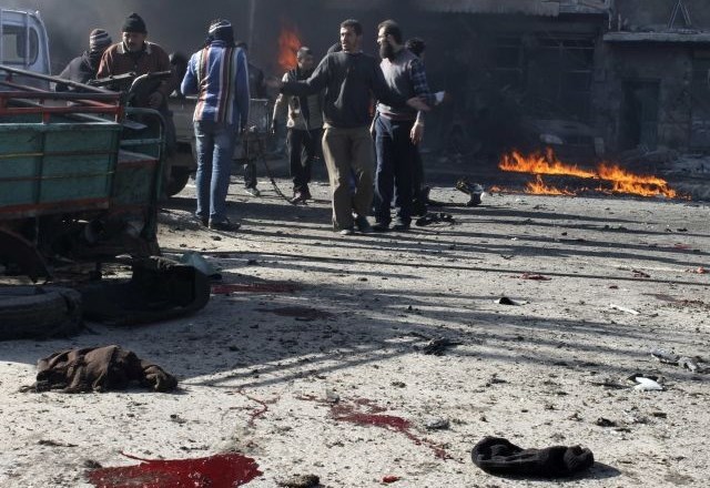 Sirska letala nad Alep s sodi, polnimi razstreliva TNT; med mrtvimi tudi več otrok (foto)