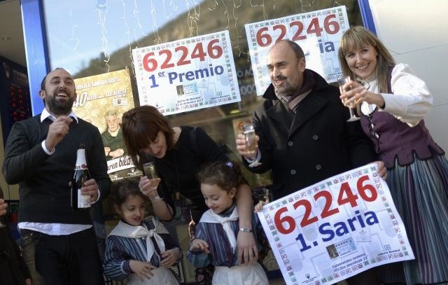 Srečna številka božične loterije z imenom El Gordo oziroma Debeli, ki je 1600 srečnežem prinesla po 400.000 evrov, je bila...