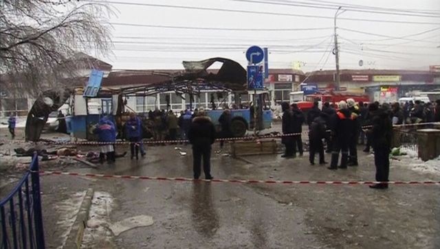 Drugi napad v Rusiji: eksplozija na avtobusu ubila štirinajst ljudi, Putin poostril nadzor po državi (foto in video)