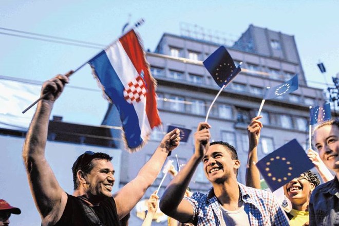 Hrvaška postala članica EU / S 1. julijem je Hrvaška postala 28. članica Evropske unije. Z njenim vstopom je Slovenija...
