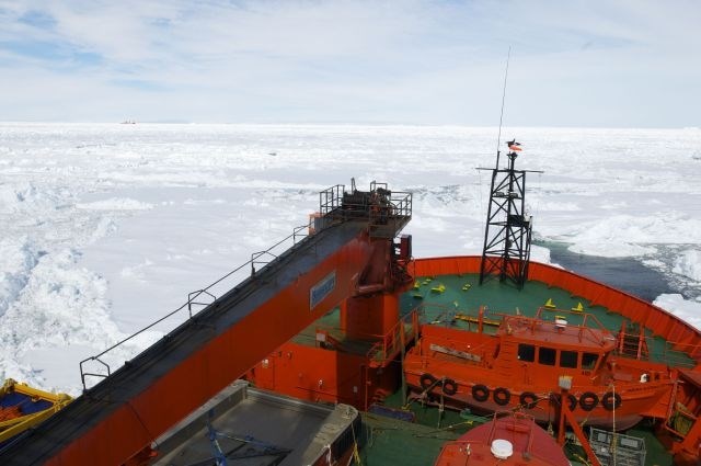 Vsi potniki ujete ladje na Antarktiki že na varnem (foto in video)