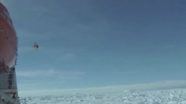 Vsi potniki ujete ladje na Antarktiki že na varnem (foto in video)