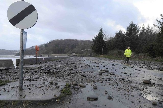 Na Otoku nove poplave in vetrovno vreme, v Nemčiji smrtna žrtev zaradi vetra (foto)