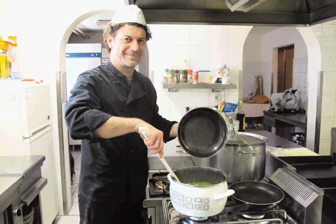 Vse mora biti kuhano na olivnem olju, vsak obrok mora biti sveže pripravljen, našteva svoje zapovedi Roberto Monas. 