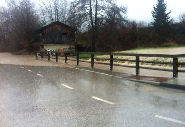 Poplave v Grajski vasi v Spodnji Savinjski dolini. Potok, ki teče iz smeri Šmiglove zidanice v bližini Grajske vasi. 