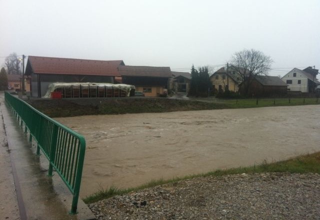 Na nekaterih predelih je poplavila tudi že reka Bolska (Kaplja vas). 