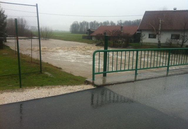 Na nekaterih predelih je poplavila tudi že reka Bolska (Kaplja vas). 