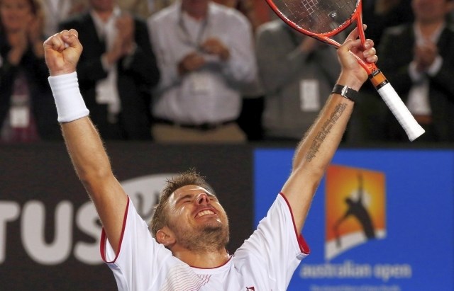 Stanislas Wawrinka je po petih nizih v četrtfinalu ugnal Đokovića. (Foto: Reuters) 