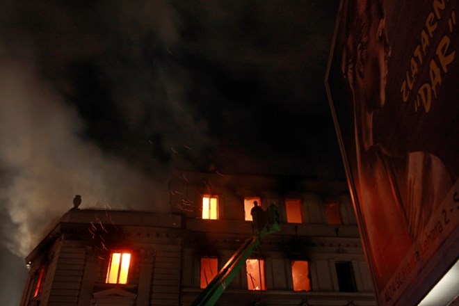Požar v zgradbi kantonske vlade v Sarajevu.    