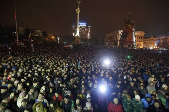 Na Trgu neodvisnosti se je zbralo več deset tisoč ljudi. (Foto: Reuters) 
