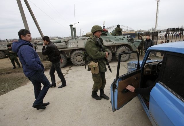 Ukrajina: Poveljnika mornarice zaradi prestopa k proruski strani obtožili izdaje (foto)