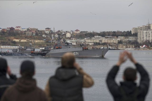 Ukrajina: Poveljnika mornarice zaradi prestopa k proruski strani obtožili izdaje (foto)