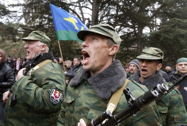 Rusija in Ukrajina s prvimi neposrednimi pogovori, na Krimu opozorilni streli 