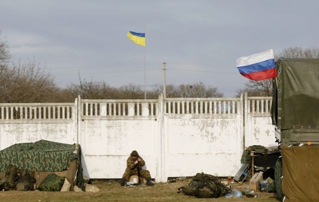 Ukrajina: Ruski vojaki zavzeli vojaške ladje na Krimu, prišlo tudi do streljanja
