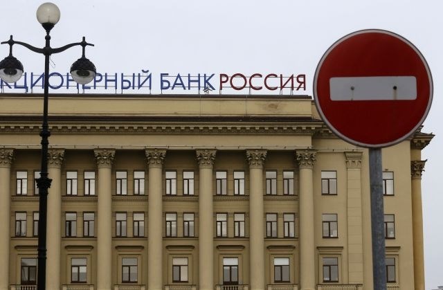 Visa in Mastercard blokirala transakcije klientov več ruskih bank. 