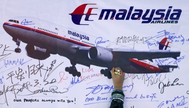 Malezijski minister: Letalo je strmoglavilo v Indijskem oceanu, preživel ni nihče