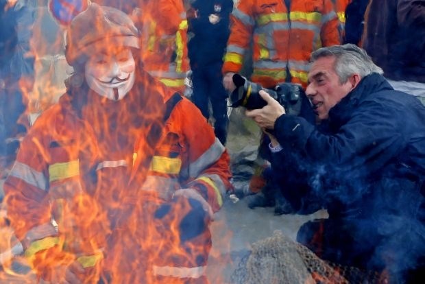 Za boljše delovno pogoje so v Bruslju pred dnevi protestirali že gasilci. (Foto: Reuters) 