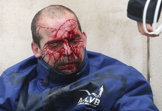 Policija v Bruslju nad protestnike z vodnim topom in solzivcem (foto)
