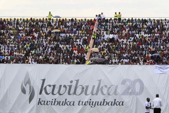 Čustvena slovesnost ob 20. obletnici začetka genocida v Ruandi (foto)