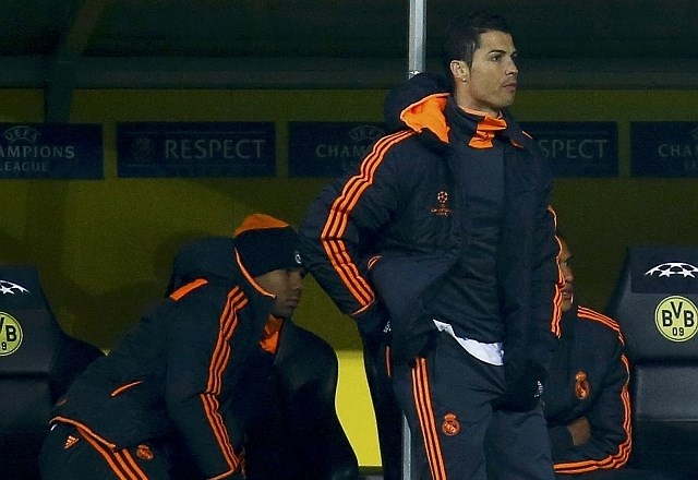 Cristiano Ronaldo je zaradi poškodbe tekmo spremljal s klopi, zaradi nervoze pa je bil ves čas na nogah. (Foto: Reuters) 