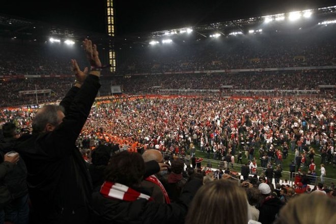 Vrnitev v prvo ligo je na stadionu proslavilo kar 50 tisoč navijačev. (Foto: Reuters) 