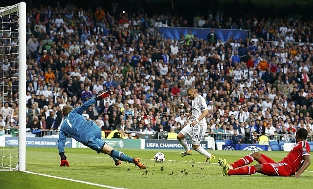 Karim Benzema je takole v 19. minuti zadel za zmago z 1:0. (Foto: Reuters) 