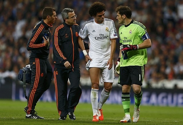 Pepe je zaradi poškodbe tekmo končal v 73. minuti. (Foto: Reuters) 