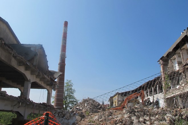 V Kranju s 150 kilogrami eksploziva porušili staro Savo (foto)