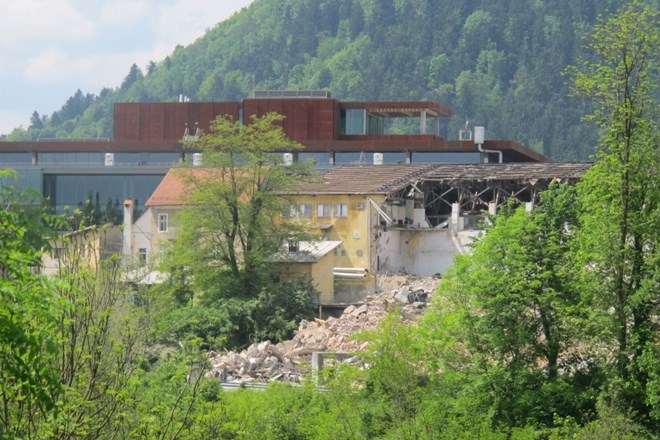 V Kranju s 150 kilogrami eksploziva porušili staro Savo (foto)