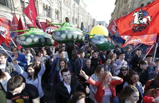 Na Rdečem trgu zborovanje sindikatov: okrepljeno domoljubje po priključitvi Krima (foto)