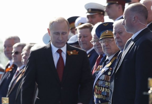 Putin ob dnevu zmage na Krimu: Rusija je s Krimom še močnejša (foto)