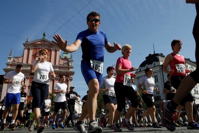 V Ljubljani so danes na svoj račun prišli tekači in pohodniki. 