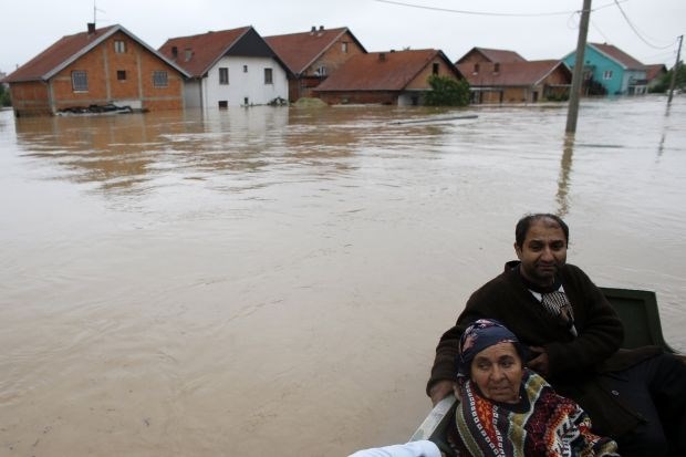 Poplave v Srbiji: v Obrenovcu razmere kataklizmične, sledi množična evakuacija