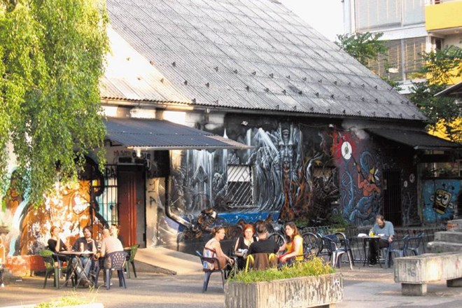 Klub MC je eden najbolj aktivnih koncertnih prostorov v mariborski Pekarni, namenjen predvsem mladim. 