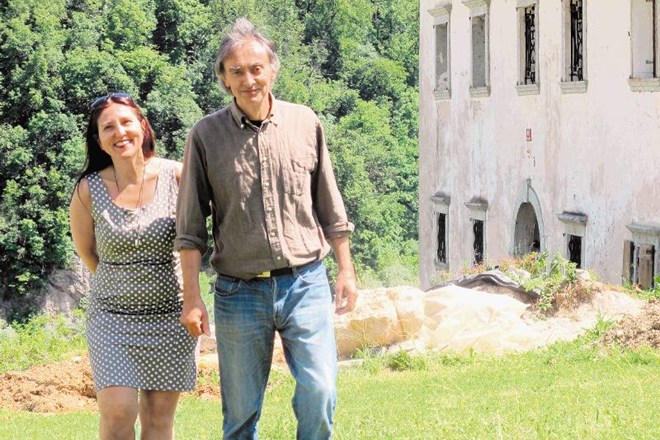 Ana Cecilia Prenz Kopušar in Dušan Kopušar sta nenavaden, a zelo zanimiv par, ki je  »odročno« Kamno Gorico postavil na...